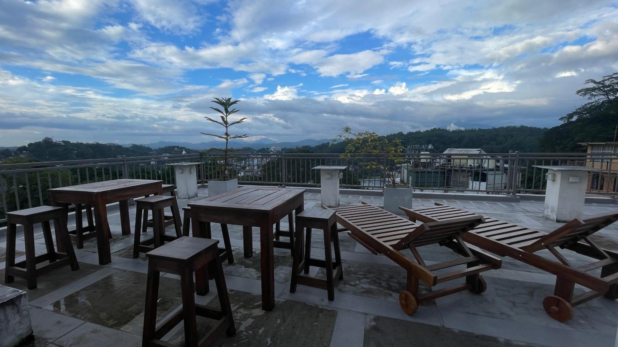 Sun Dove Suite Kandy Exterior photo